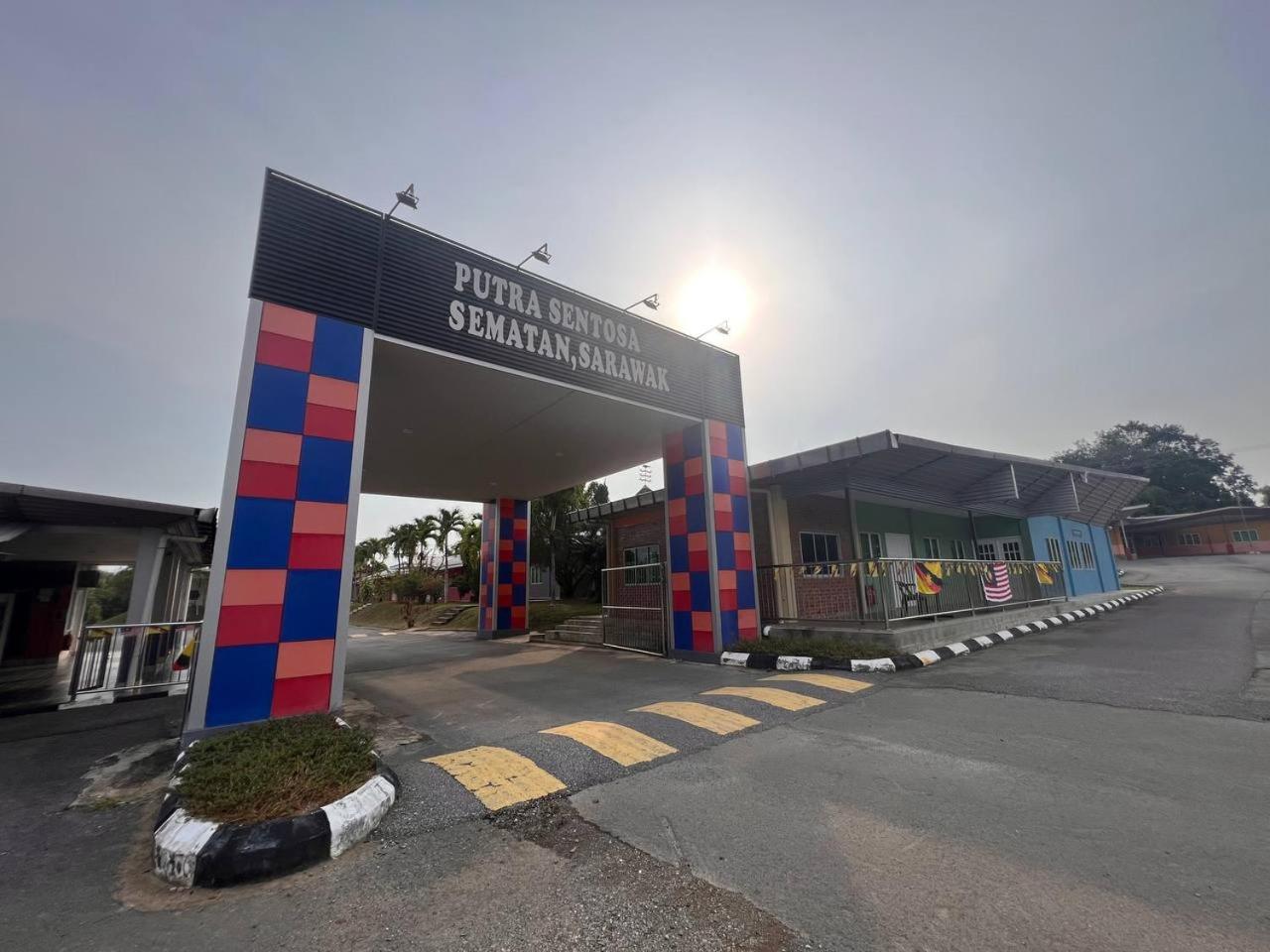 Putra Sentosa Retreat Camp, Sematan 호텔 외부 사진
